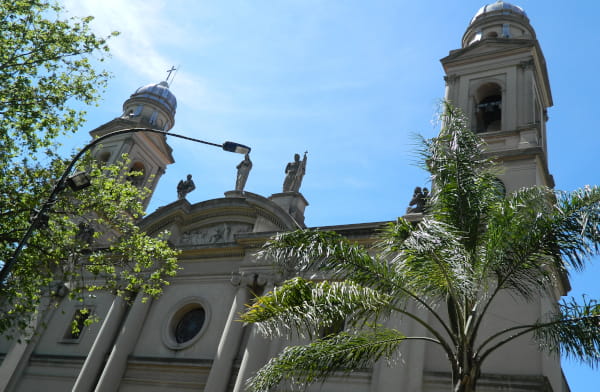 Foto de una catedral en Uruguay