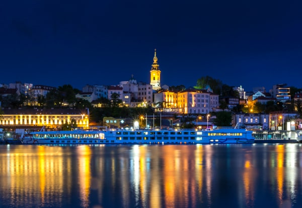 Vista nocturna de Belgrado, Serbia