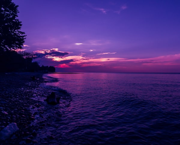 Imagen anocheciendo en el lago Erie, Cleveland.